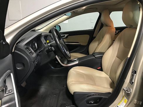 Used 2017 Volvo V60 T5 Platinum FWD image 11