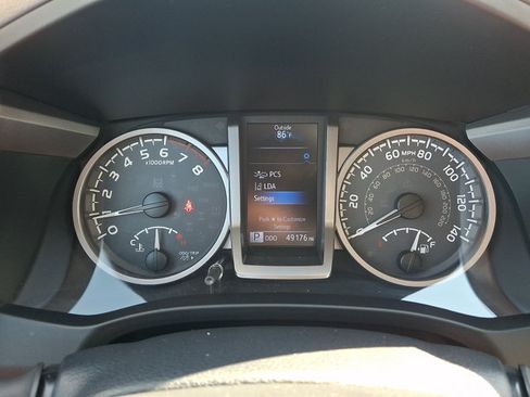 Used 2018 Toyota Tacoma SR5 AWD/4WD image 19