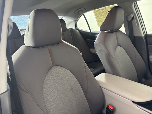 Used 2018 Toyota Camry L image 26