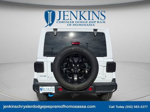 Used 2024 Jeep Wrangler Unlimited Sahara image 4
