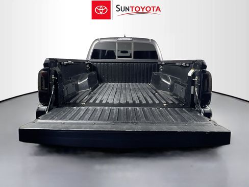 Used 2017 Toyota Tacoma SR5 w/ Tow Package RWD image 30