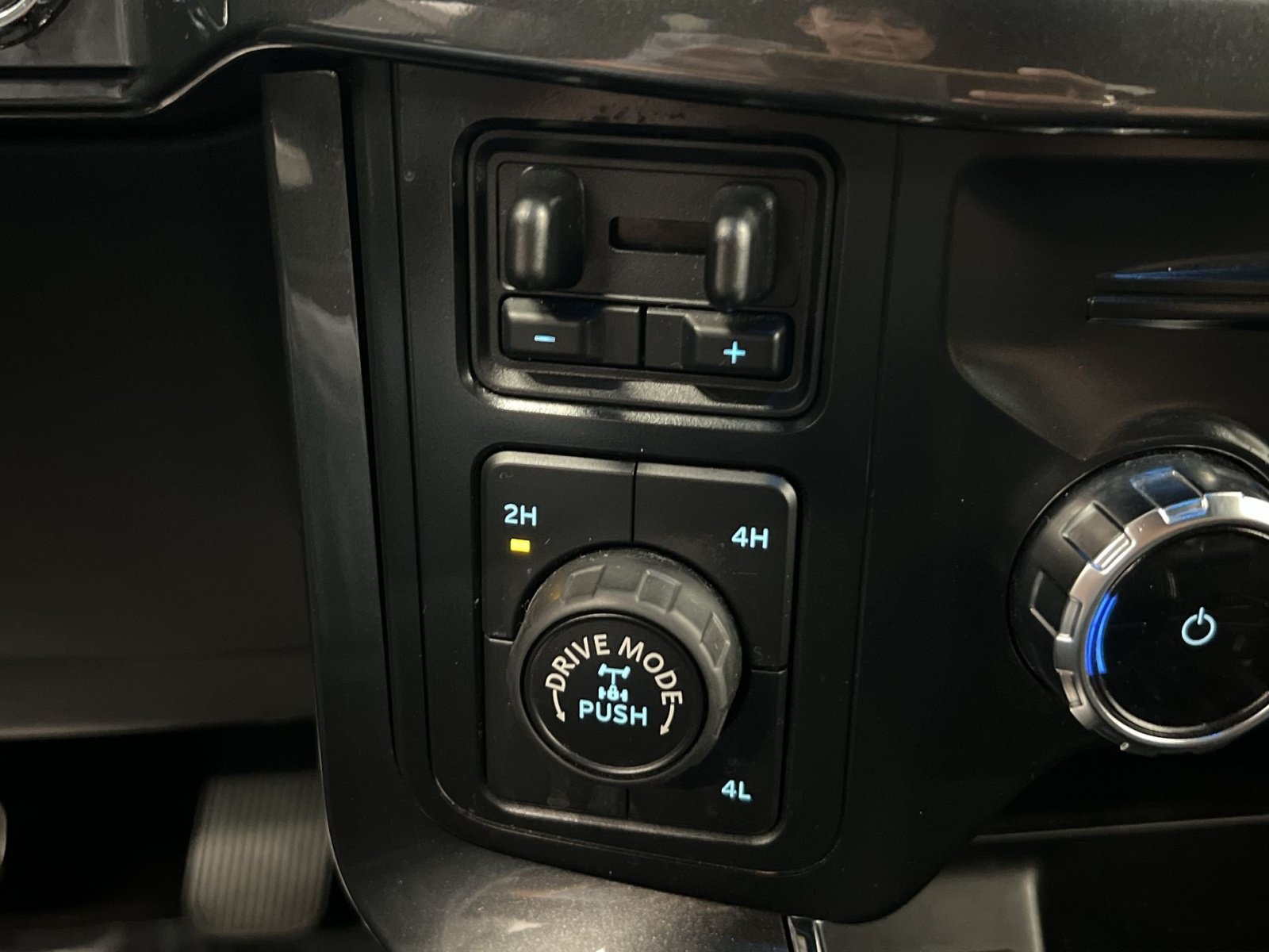 Used 2022 Ford F150 XLT w/ Equipment Group 302A High AWD/4WD image 30