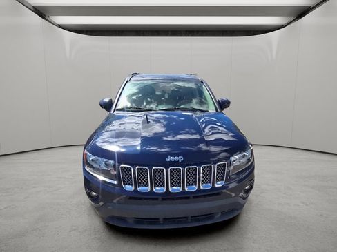 Used 2017 Jeep Compass Latitude FWD image 14