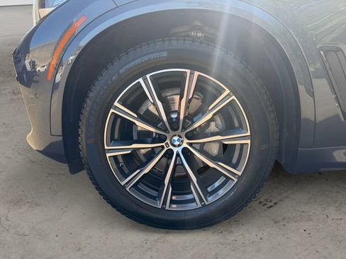 Used 2022 BMW X5 xDrive40i w/ M Sport Package AWD/4WD image 14
