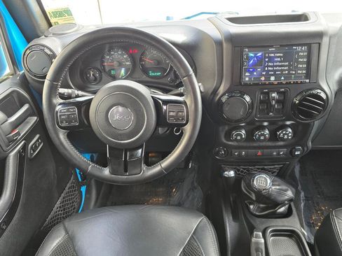 Used 2017 Jeep Wrangler Unlimited Sahara AWD/4WD image 28
