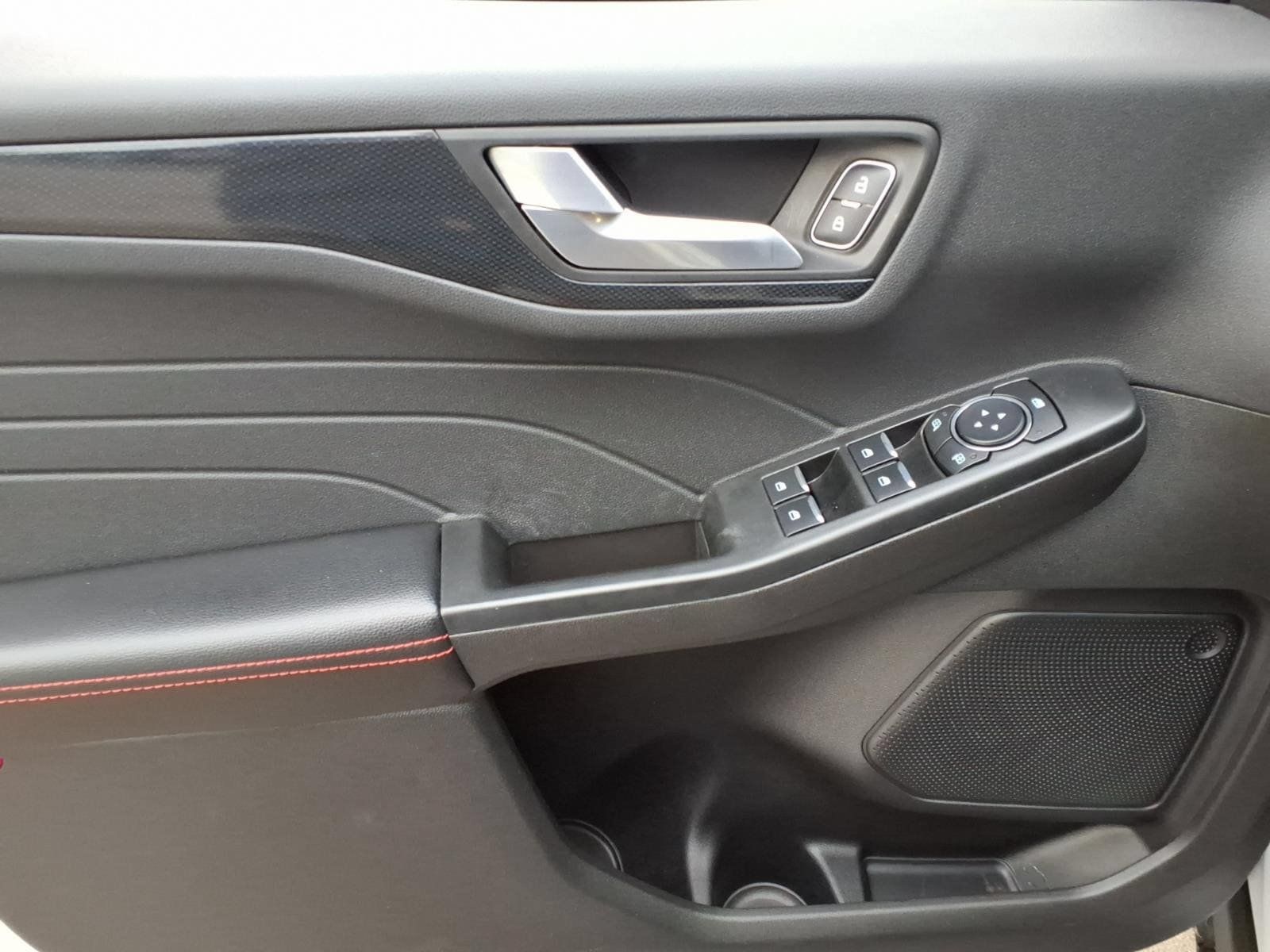 Used 2025 Ford Escape ST-Line w/ Cold Weather Package FWD image 8