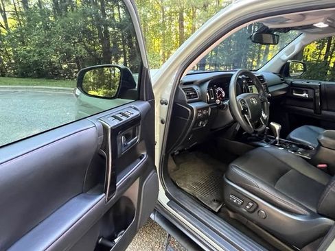 Used 2022 Toyota 4Runner TRD Off-Road Premium w/ Moonroof Package AWD/4WD image 4