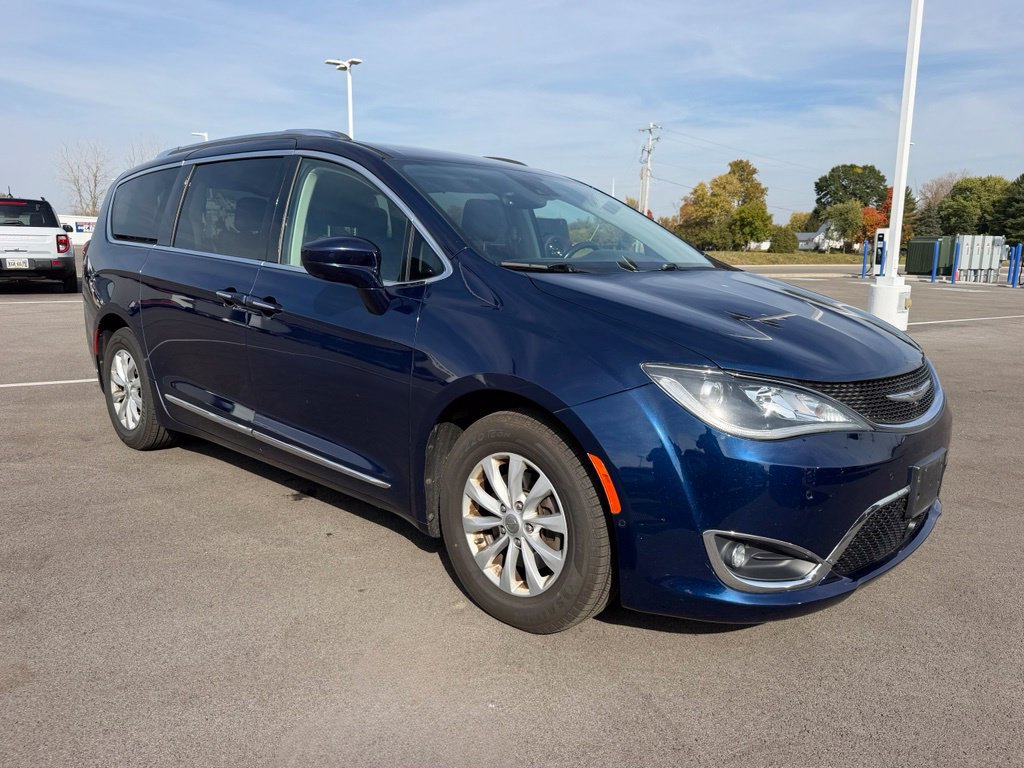 Used 2018 Chrysler Pacifica Touring-L Plus w/ Advanced Safetytec Group FWD image 4