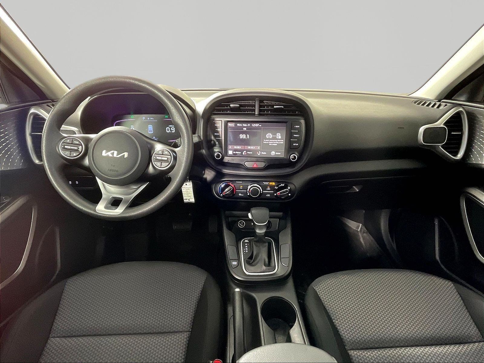 Used 2024 Kia Soul LX FWD image 7