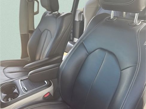 Used 2024 Chrysler Pacifica Touring-L w/ Uconnect Theater Family Group image 13