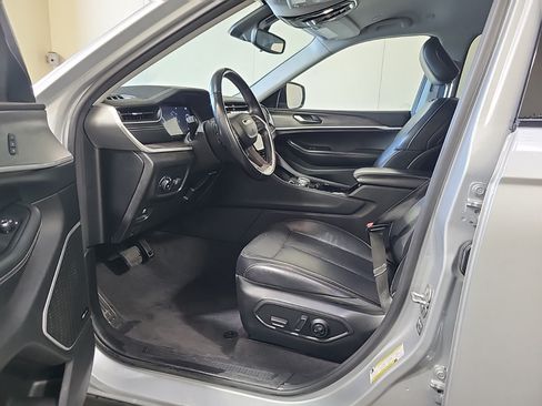 Used 2021 Jeep Grand Cherokee L Limited AWD/4WD image 7