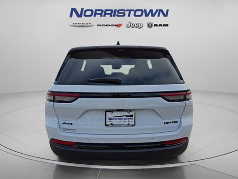 Certified 2023 Jeep Grand Cherokee Limited w/ Luxury Tech Group II AWD/4WD image 5