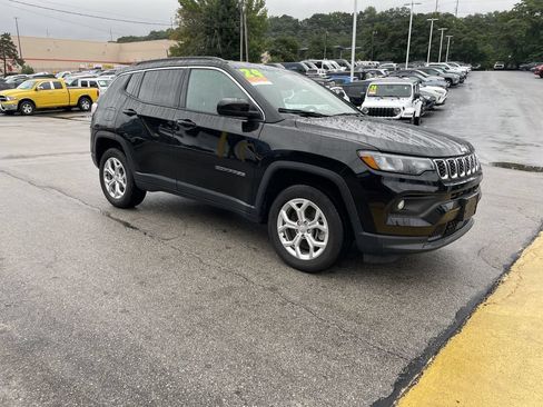 Used 2024 Jeep Compass Latitude AWD/4WD image 6