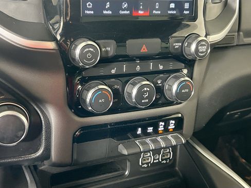 Used 2022 RAM 1500 Big Horn AWD/4WD image 16