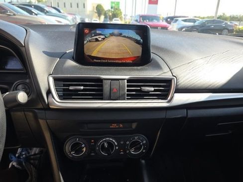 Used 2017 MAZDA MAZDA3 Sport w/ Preferred Equipment Package FWD image 9