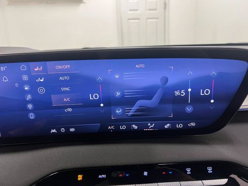 Used 2026 Buick Enclave Preferred AWD/4WD image 65