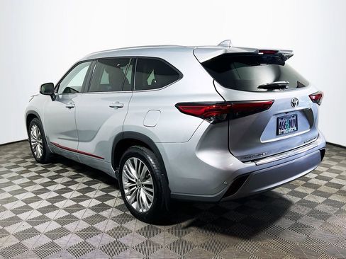 Used 2022 Toyota Highlander Platinum AWD/4WD image 6
