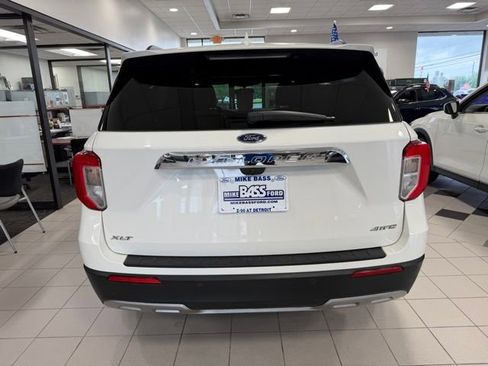 Used 2022 Ford Explorer XLT w/ Equipment Group 202A AWD/4WD image 11