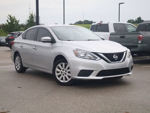Used 2016 Nissan Sentra SV FWD image 2