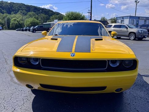 Used 2010 Dodge Challenger SRT8 w/ SRT Option Group II RWD image 5