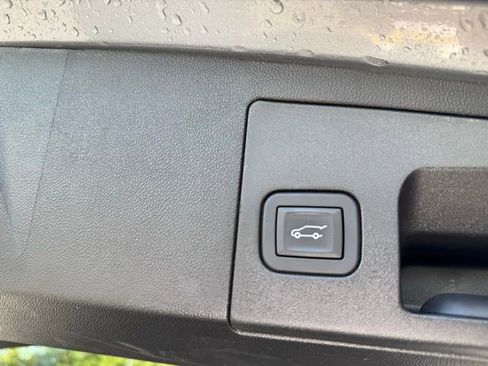 Used 2025 Cadillac XT5 Premium Luxury image 12