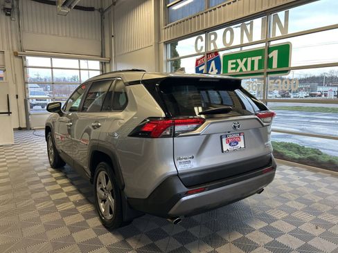 Used 2020 Toyota RAV4 Limited image 4