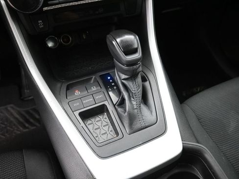 Used 2021 Toyota RAV4 LE image 29