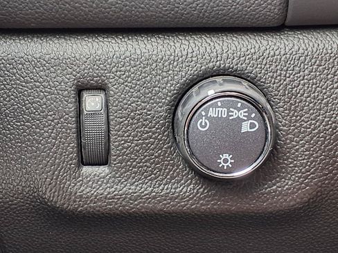 Used 2022 Chevrolet Colorado LT w/ Fleet Safety Package RWD image 18