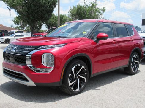 Used 2023 Mitsubishi Outlander SE AWD/4WD image 3