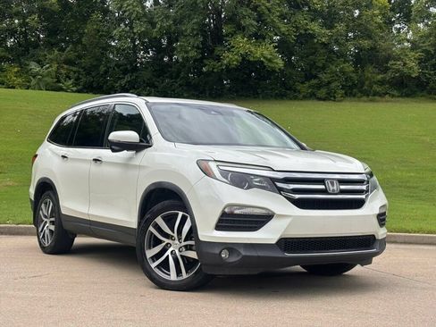 Used 2017 Honda Pilot Touring image 2