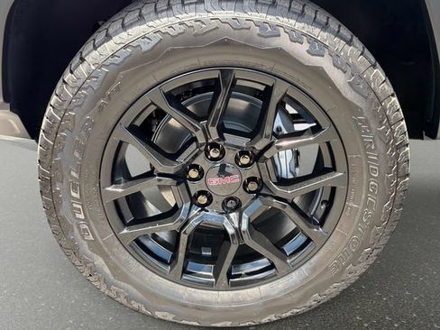 New 2026 GMC Canyon Denali w/ LPO, Denali Black Edition AWD/4WD image 9