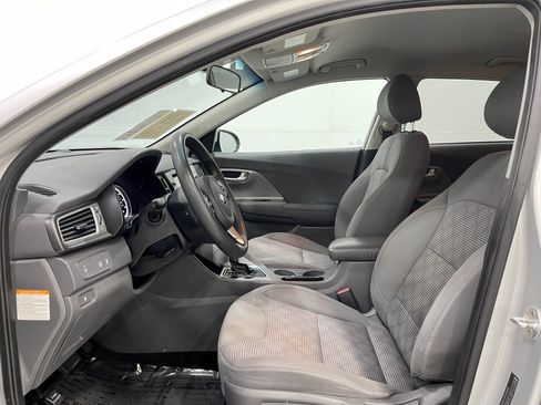 Used 2019 Kia Niro LX FWD image 11