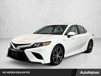 Used 2019 Toyota Camry SE w/ Sunroof Package