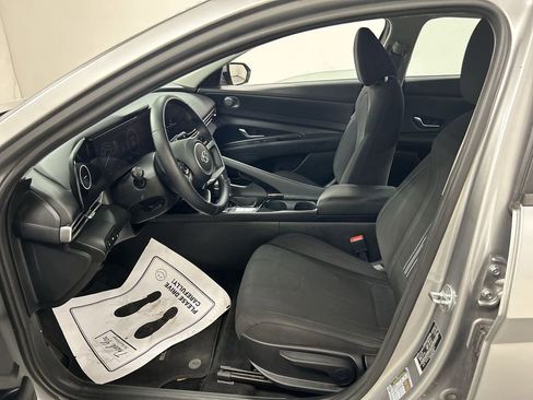 Used 2023 Hyundai Elantra SEL w/ Convenience Package FWD image 9