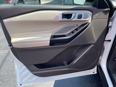 Used 2020 Ford Explorer Platinum w/ Premium Technology Package image 22