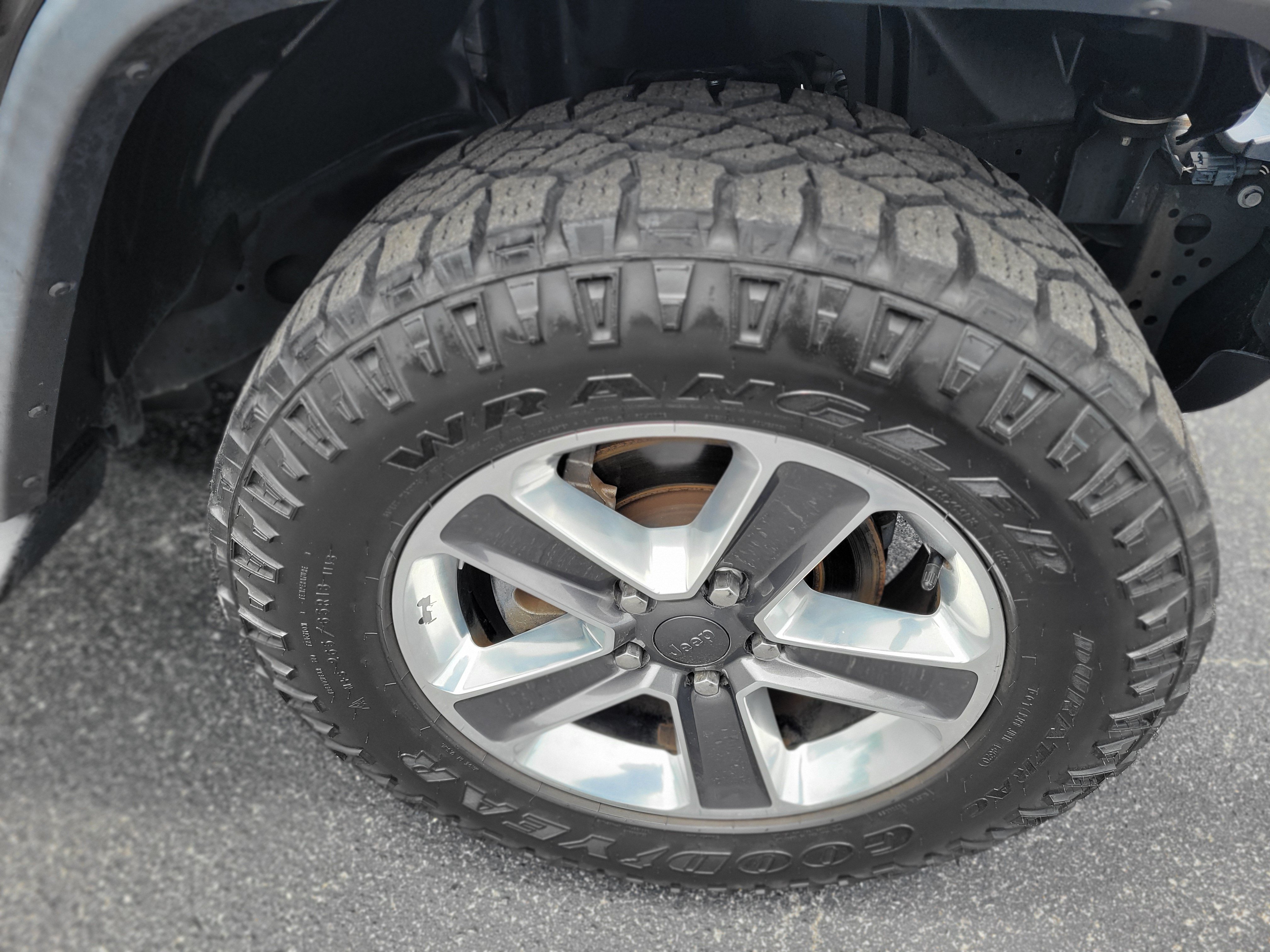 Used 2020 Jeep Wrangler Unlimited Sahara AWD/4WD image 34