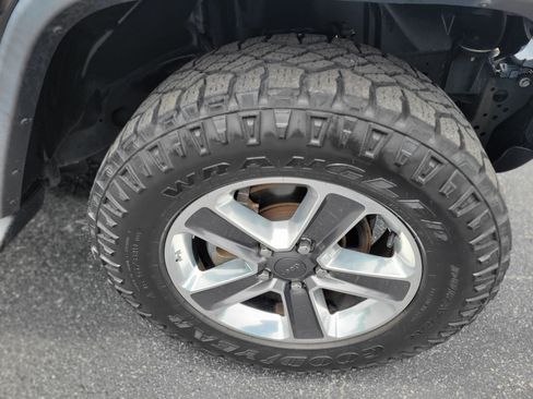 Used 2020 Jeep Wrangler Unlimited Sahara AWD/4WD image 34