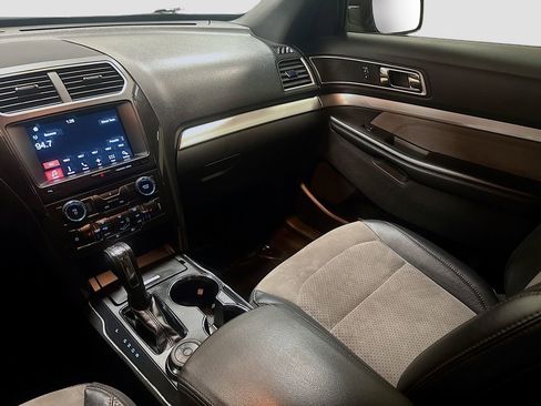 Used 2017 Ford Explorer XLT w/ Equipment Group 202A image 28