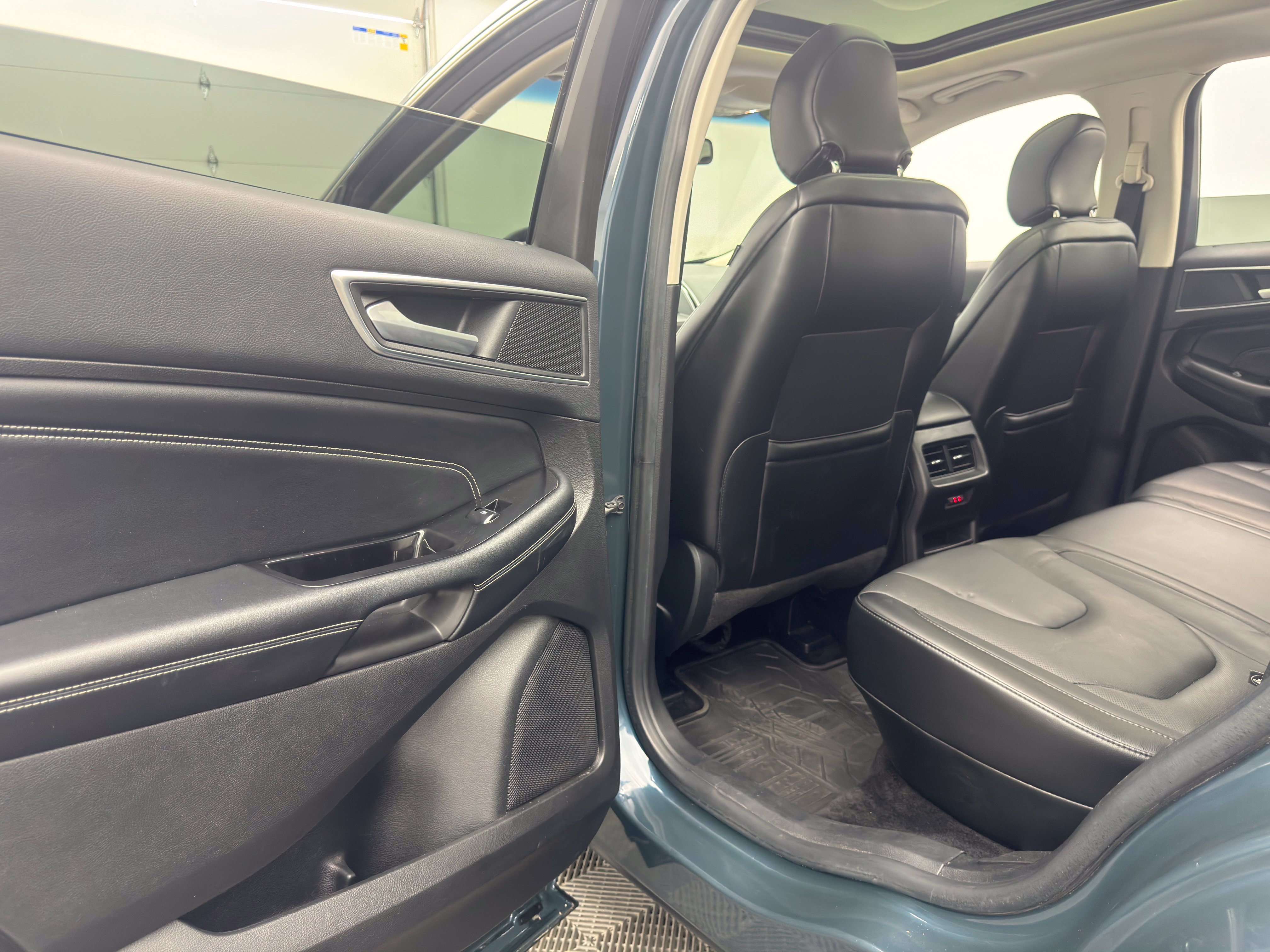Used 2016 Ford Edge Titanium w/ Equipment Group 301A AWD/4WD image 39