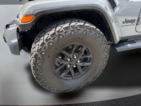 Used 2022 Jeep Gladiator Sport AWD/4WD image 10