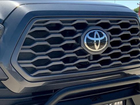 Used 2020 Toyota Tacoma TRD Off-Road AWD/4WD image 27