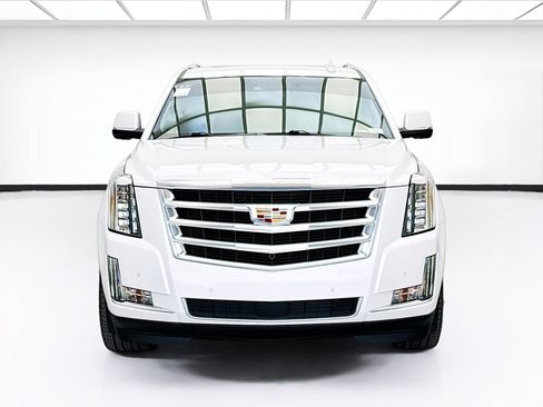 Used 2017 Cadillac Escalade Premium Luxury AWD/4WD image 2