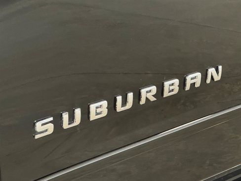 Used 2018 Chevrolet Suburban Premier AWD/4WD image 36