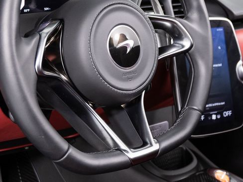 Used 2025 McLaren Artura Spider image 16