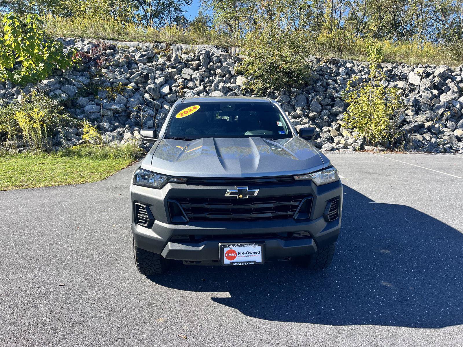 Used 2024 Chevrolet Colorado W/T w/ WT Convenience Package II AWD/4WD image 2