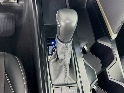 Used 2025 Toyota Camry SE image 24