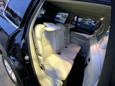 Used 2017 Volvo XC90 T5 Momentum w/ Vision Package image 20