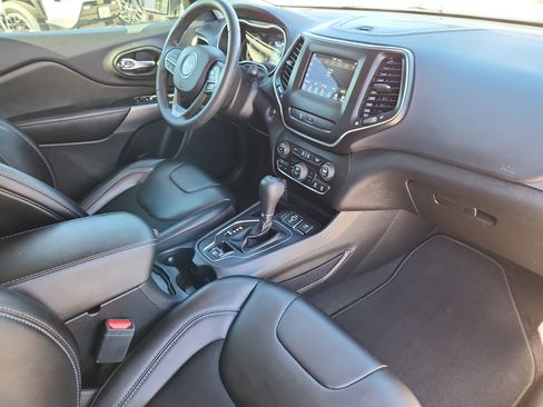 Used 2020 Jeep Cherokee Latitude Plus w/ Comfort/Convenience Group image 14