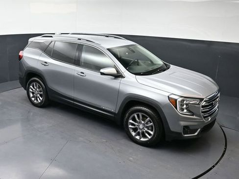 Used 2024 GMC Terrain SLT image 23