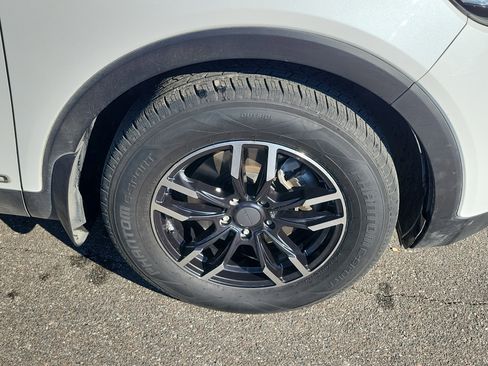 Used 2019 Kia Sorento EX image 43